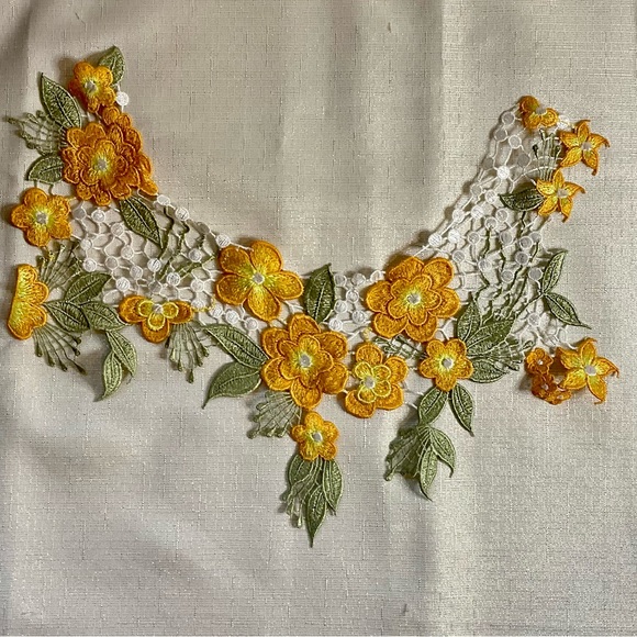 Floral  thread embroidery cutwork style neck line (1pc) appliqué of high quality - Picture 5 of 9